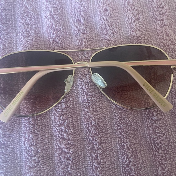 Women’s Aviator Sunglasses in Brown Gradient Lenses with Rose Gold Frame - Picture 3 of 3